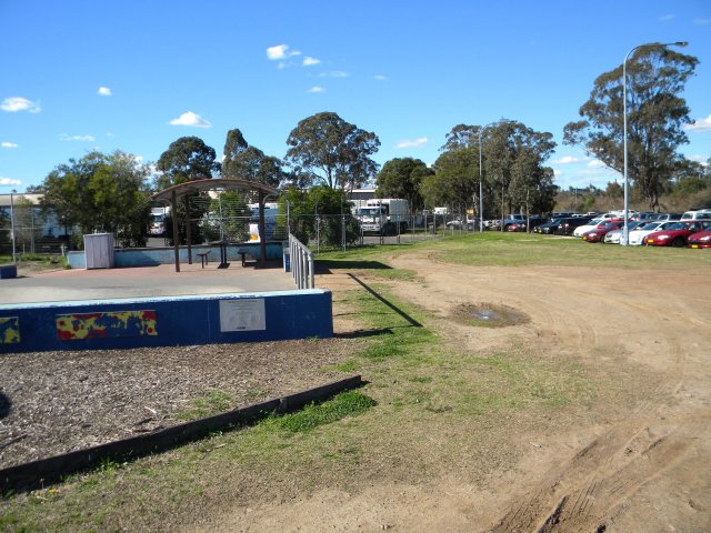 The bush on the right marks the edge of what was once the Rooty Hill farm